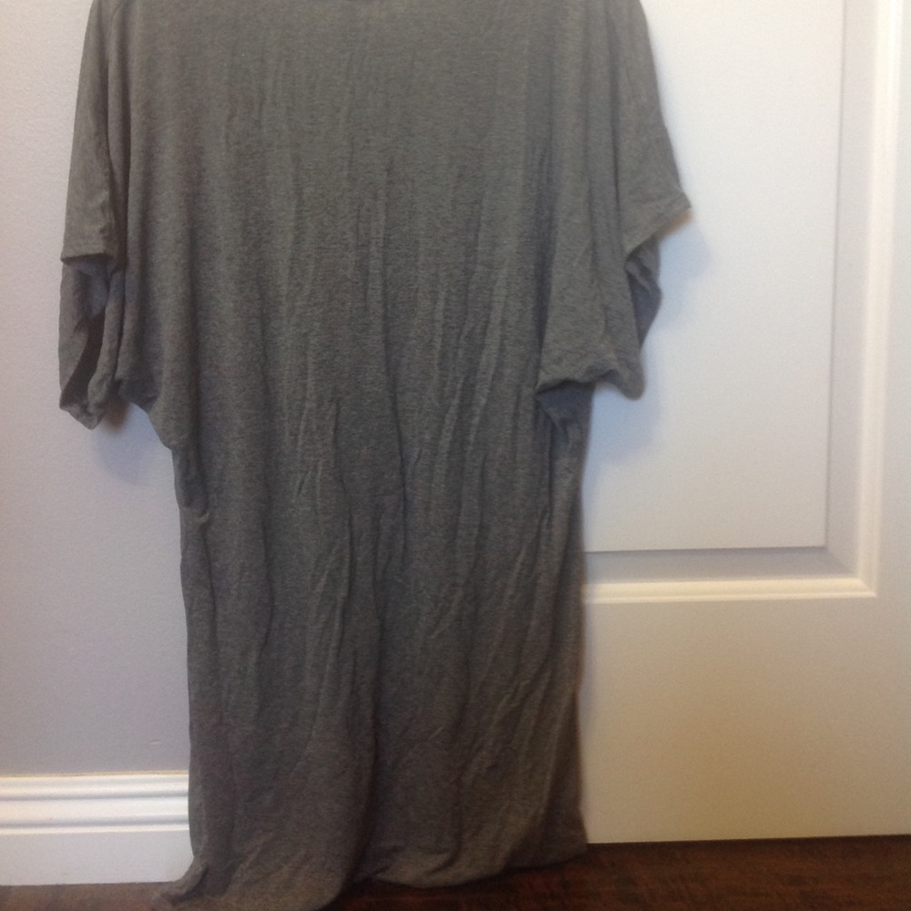 Gray v-neck t-shirt - Picture 2 of 4